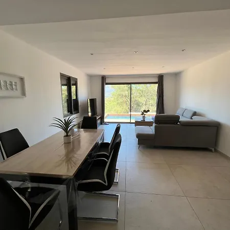 فيلة Bella Vista